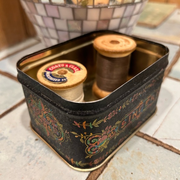 SINGER Sewing Machine 4"x3" Black and Rainbow Metal Tin Accessory Can with Lid - Picture 6 of 9